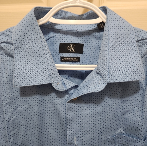 Calvin Klein dressed shirt - Picture 3 of 5